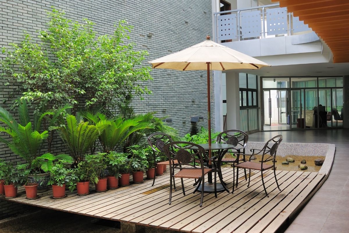 Outdoor patio entertaining area